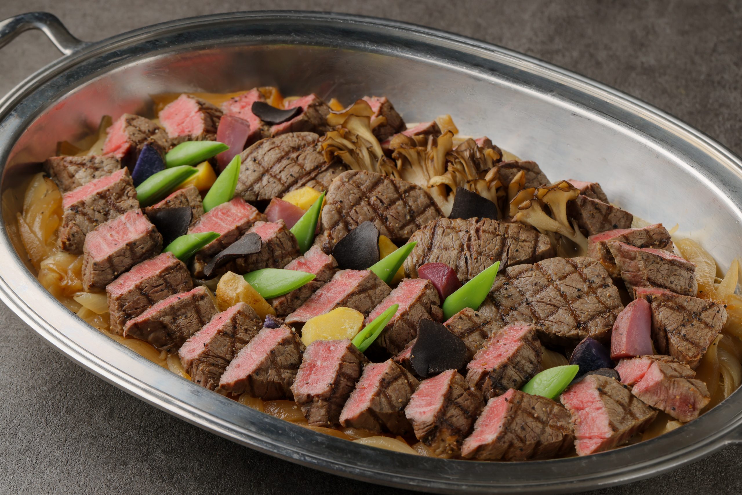 牛フィレ肉のソテー トリュフ香るソース