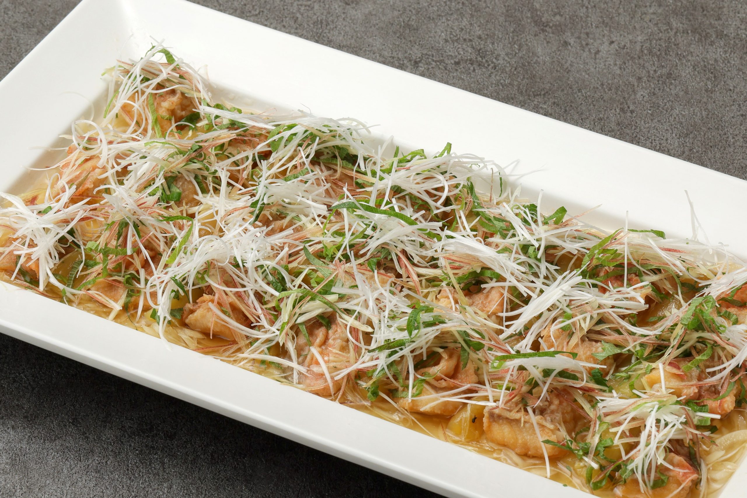 白身魚と茄子のエスカベッシュ　香味野菜添え