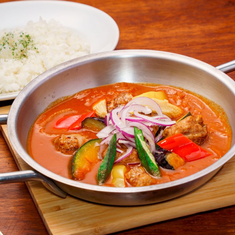 期間限定 スパイシーチキンと夏野菜のトマトスープカレー 期間限定 スパイシーチキンと夏野菜のトマトスープカレー