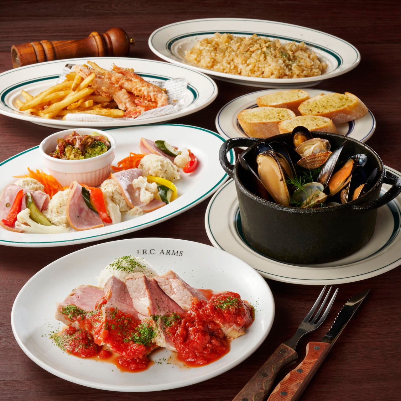 ローストポークとアサリとムール貝のエール蒸しを満喫するクラウンコース