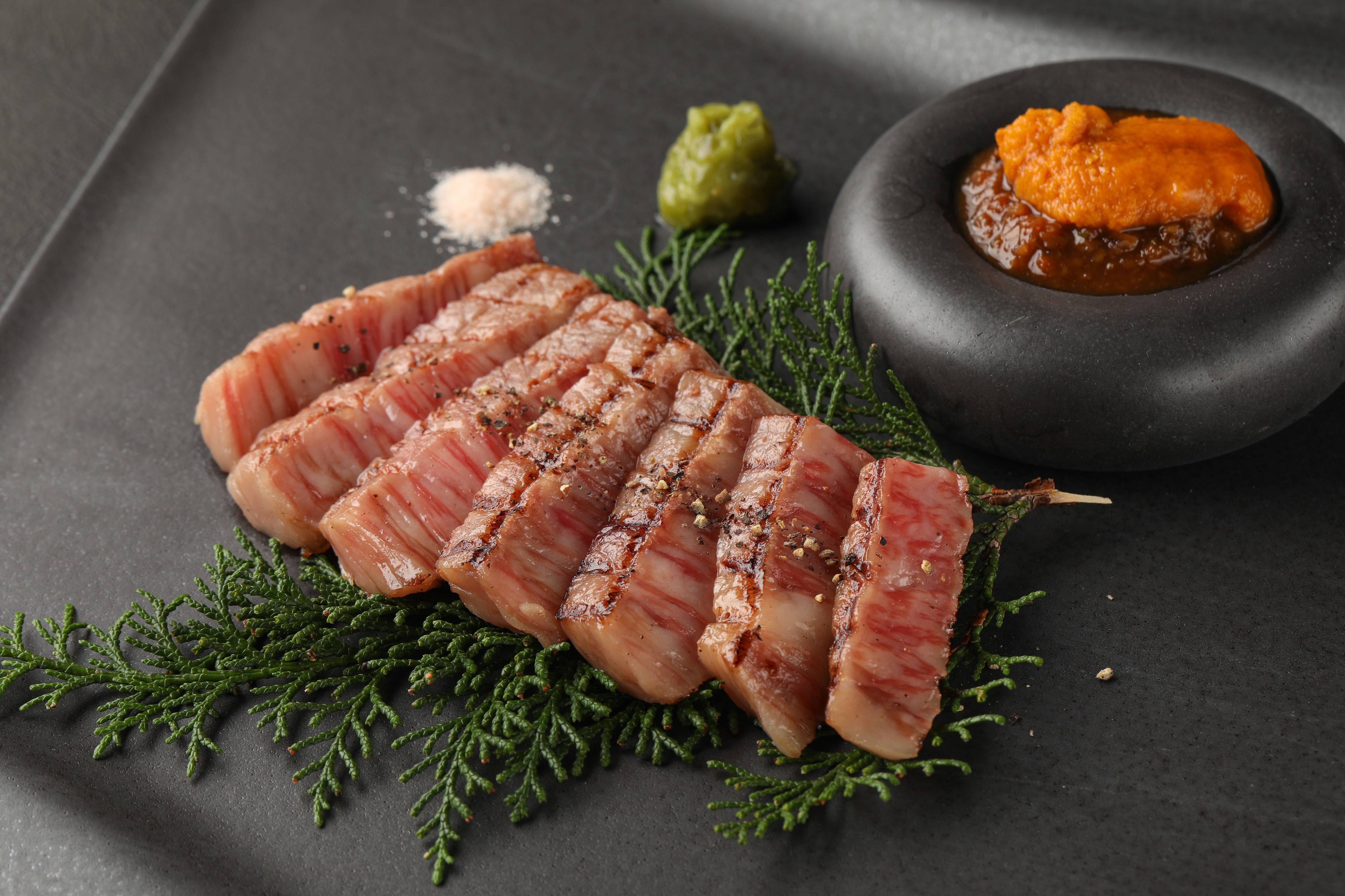 水響亭一押し 松阪牛ロースのロティ 生雲丹の食べるソースを添えて 水響亭一押し 松阪牛ロースのロティ 生雲丹の食べるソースを添えて