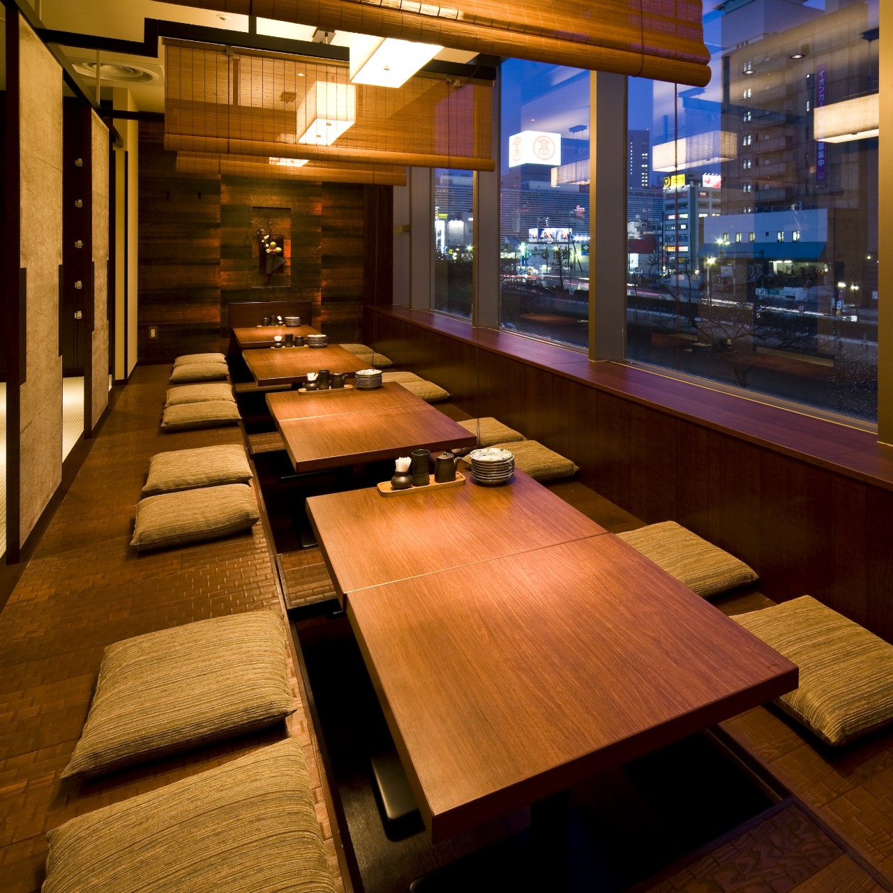 充実の掘りごたつで足元楽々 春の歓送迎会は鳥どりでお得に乾杯 充実の掘りごたつで足元楽々 春の歓送迎会は鳥どりでお得に乾杯