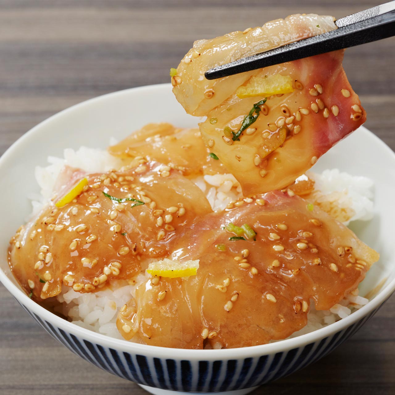 こだわりの魚介ランチ 魚盛名物2度おいしい鯛胡麻茶漬け